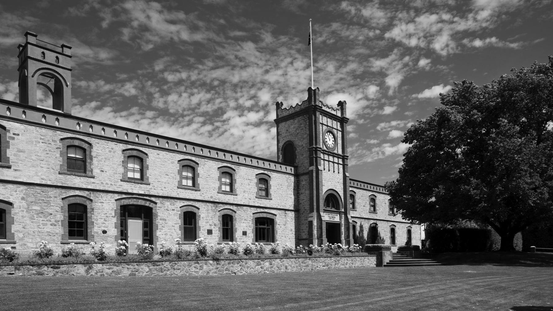 A picturesque photo of the beautiful Yalumba Winery building
